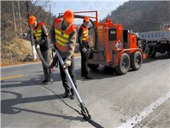 瀝青灌縫膠性能特點、用途、規(guī)格型號及施工流程