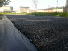 公路網(wǎng)裂貼修補路面龜網(wǎng)裂達到預期效果