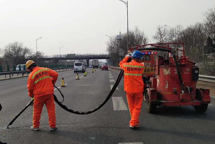 路面裂縫修復(fù)微整哪家強(qiáng)，就找嘉格道路灌縫膠