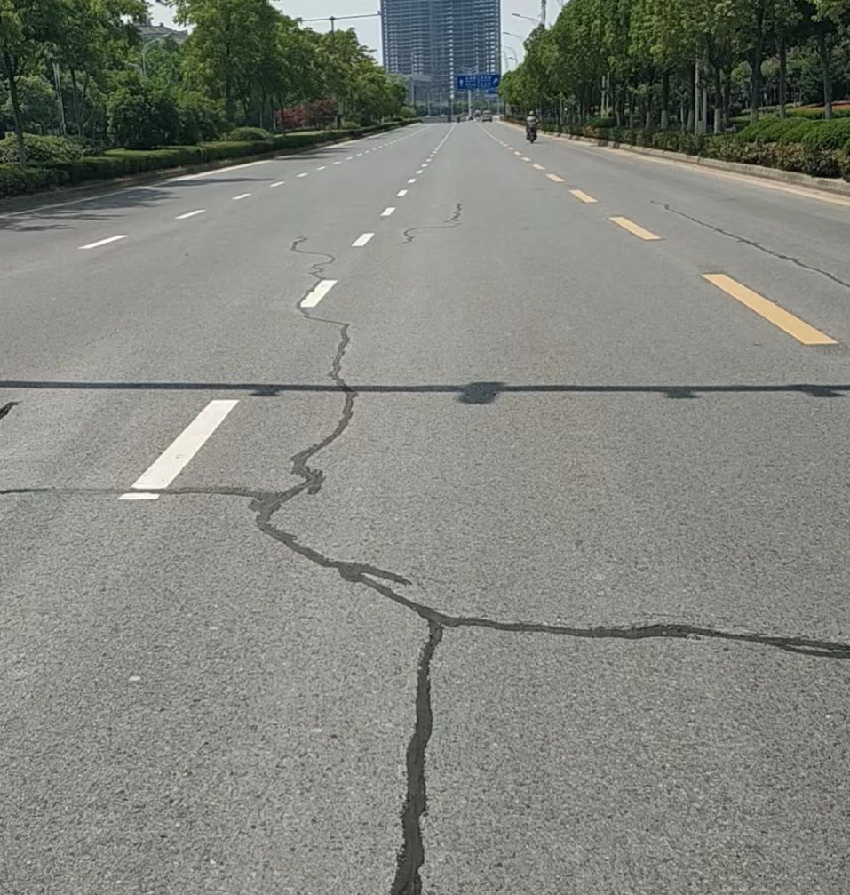 嘉格道路灌縫膠廠家：不吹不捧，用品質(zhì)說話
