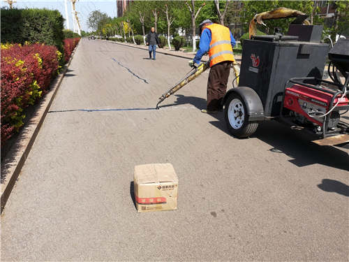 為什么選用專用嘉格道路密封膠修補路面裂縫