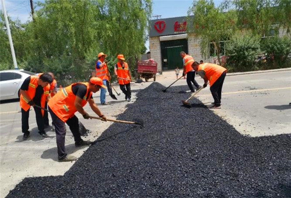 嘉格道路冷補料雨雪寒冬都能用原來材料和配方是硬傷
