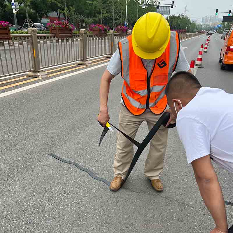 道路瀝青貼縫帶，究竟帶來(lái)多少好處？